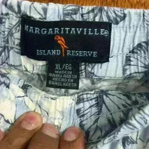 Hawaiian print shorts great condition linen blend size XL - Picture 3 of 3